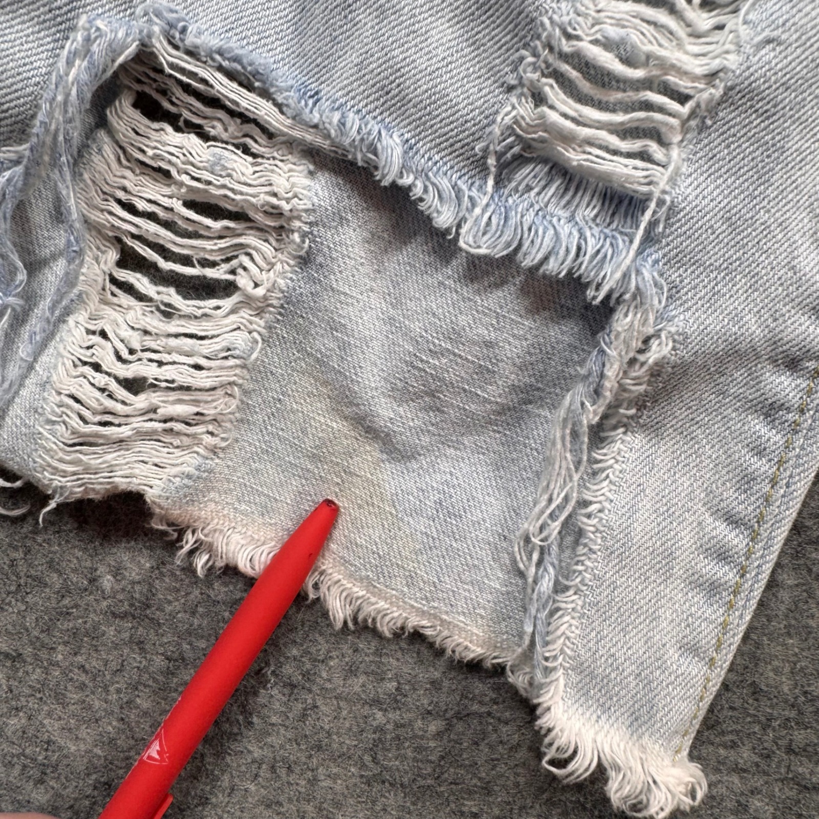Carmar Denim Distressed Light Wash Ripped Raw Hem Jeans Womens Size 28 — image 8 of 8